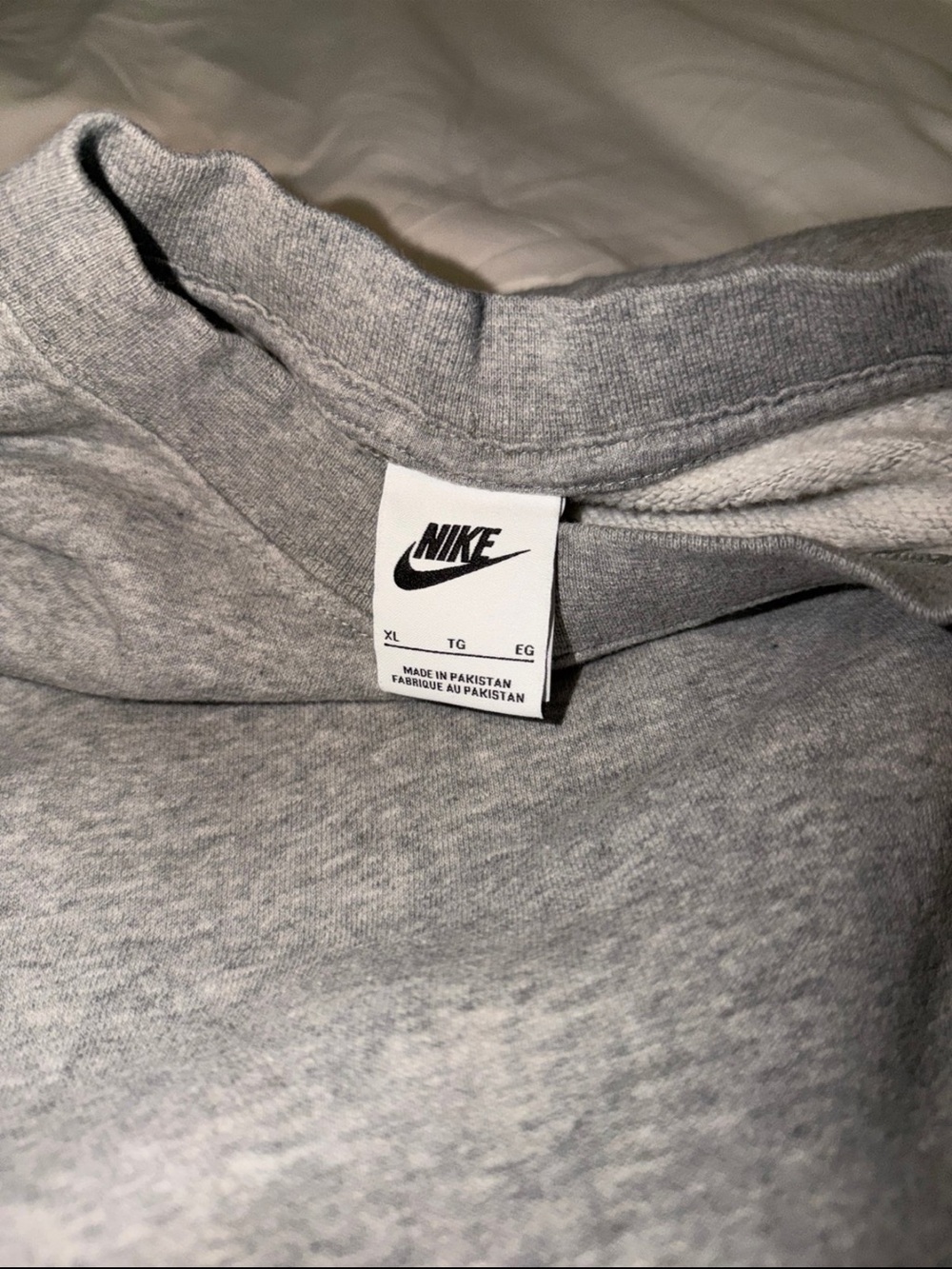 Nike women’s  cropped Grey Crewneck Sweatshirt - Picture 3 of 3